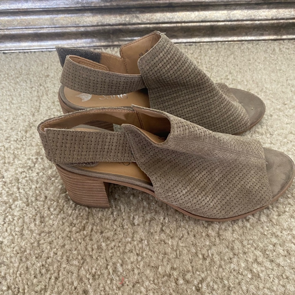 Peep toes booties